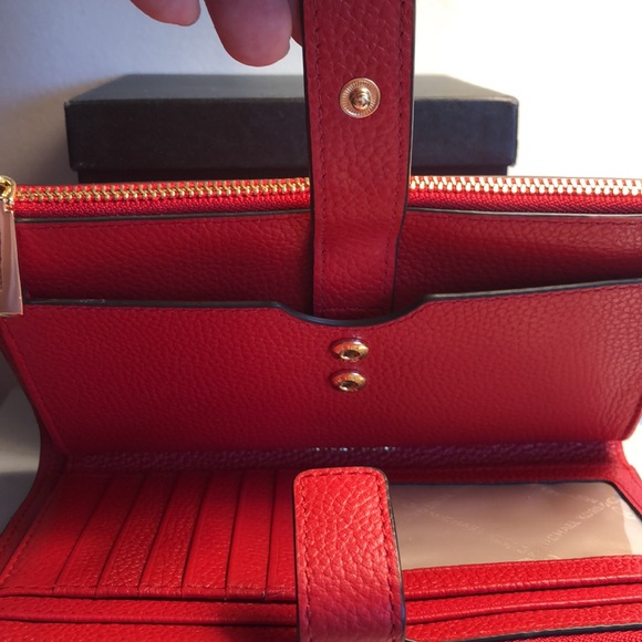 Flash Sale💥💥Michael Kors wallet/wristlet. Beautiful red!!!! Price firm - Picture 9 of 16